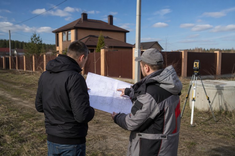 Сопоставление топографического плана с объектами участка